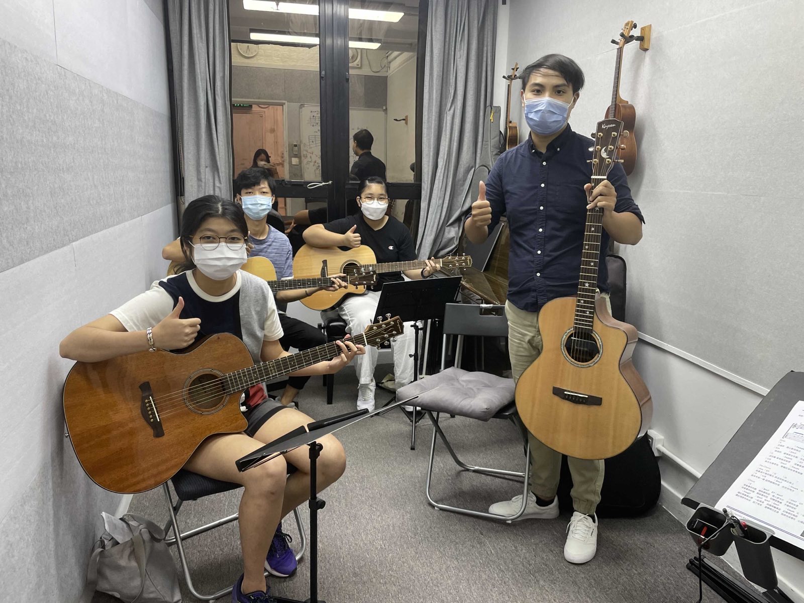 IMG 0907 ERIC LAU 導師親自示範流行曲伴奏